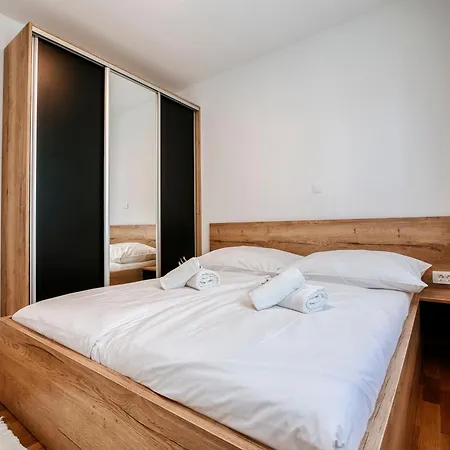 Appartement New Budinski 1st Row & Pool