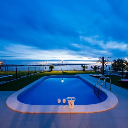 Appartement New Budinski 1st Row & Pool *