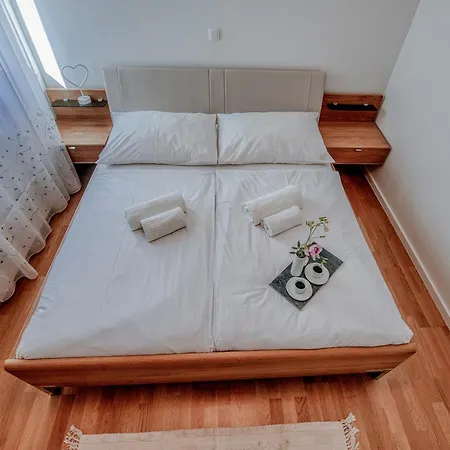 New Budinski 1st Row & Pool Appartement