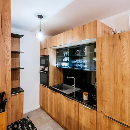 Apartman New Budinski 1st Row & Pool