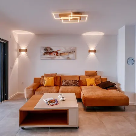 Apartman New Budinski 1st Row & Pool