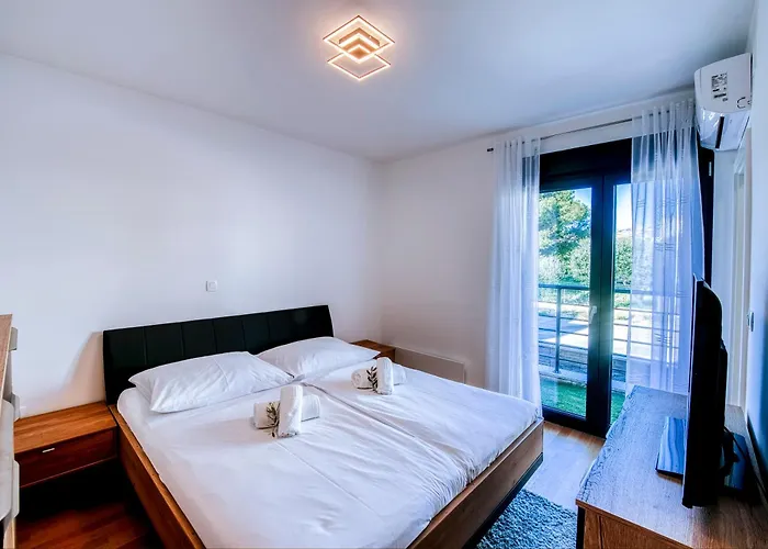 New Budinski 1st Row & Pool Apartamento *