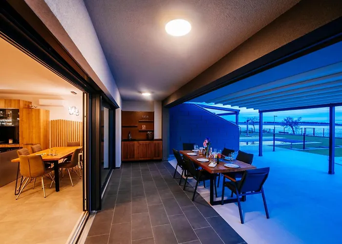 New Budinski 1st Row & Pool Apartamento *