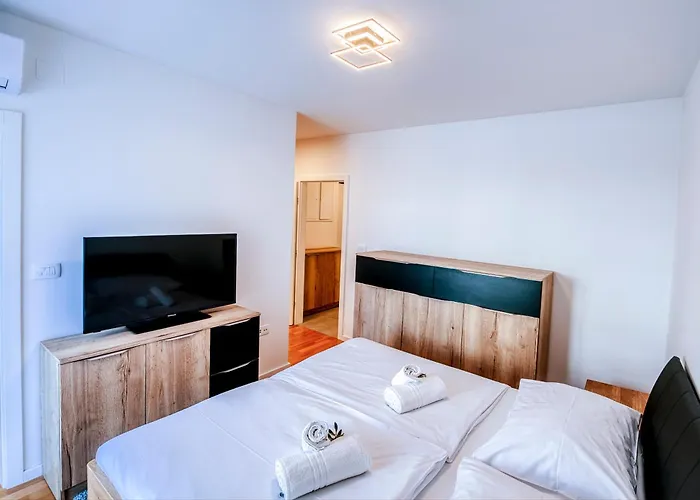 Apartamento New Budinski 1st Row & Pool *