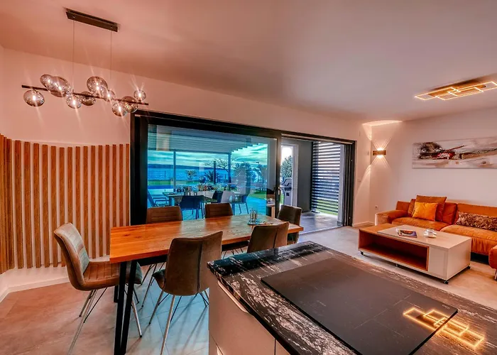 New Budinski 1st Row & Pool Apartamento *