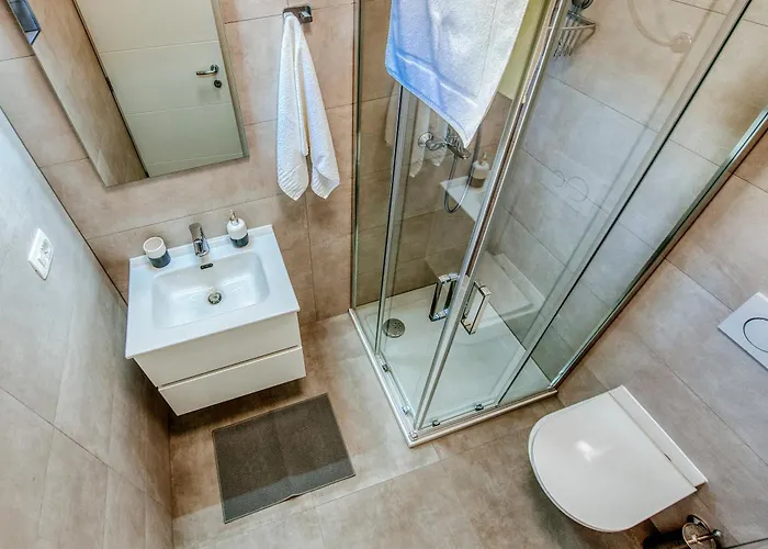Apartamento New Budinski 1st Row & Pool