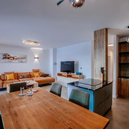 New Budinski 1st Row & Pool Apartment Povljana