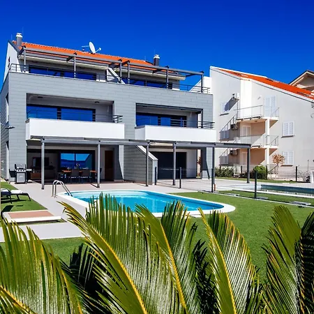 New Budinski 1st Row & Pool