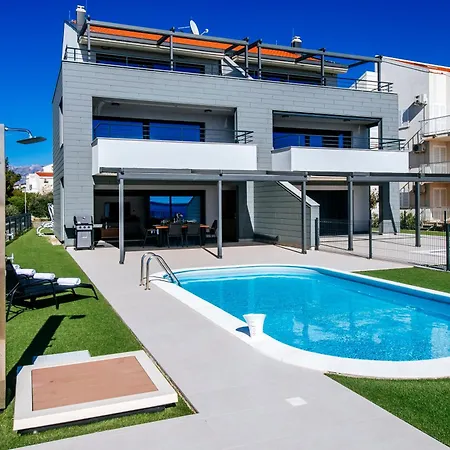 New Budinski 1st Row & Pool * Povljana