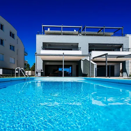 New Budinski 1st Row & Pool *