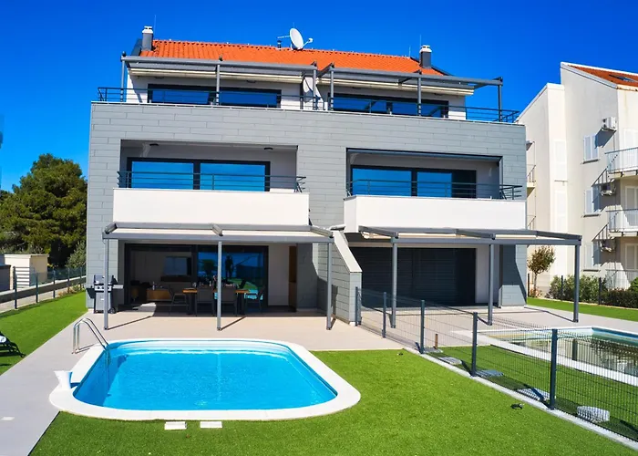 New Budinski 1st Row & Pool Apartment Povljana