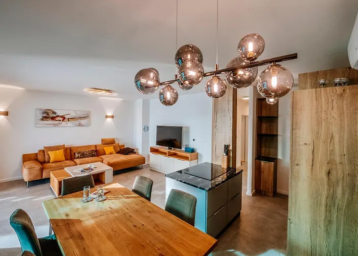 New Budinski 1st Row & Pool 포블랴나