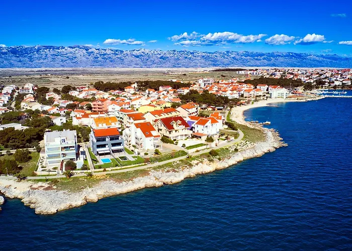 Apartman New Budinski 1st Row & Pool *