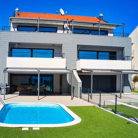 New Budinski 1st Row & Pool Apartment Povljana