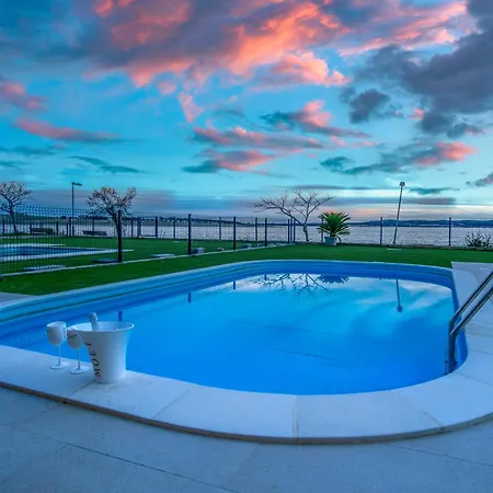 New Budinski 1st Row & Pool Appartement Povljana