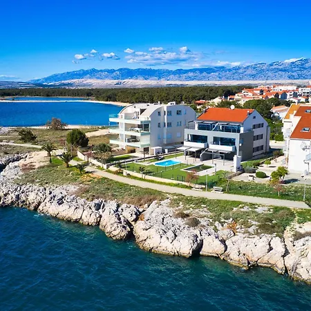 New Budinski 1st Row & Pool Apartment