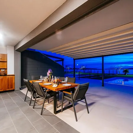 New Budinski 1st Row & Pool Apartment Povljana
