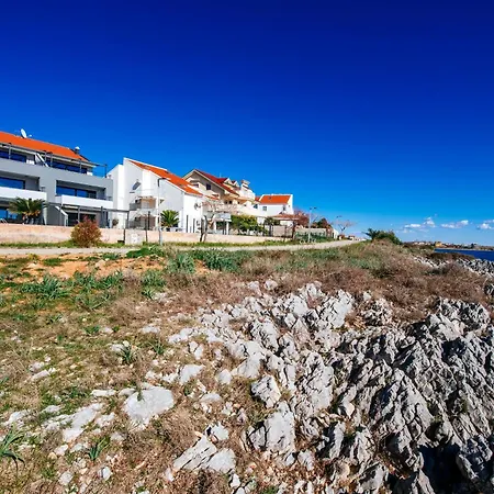 New Budinski 1st Row & Pool * بوفليانا