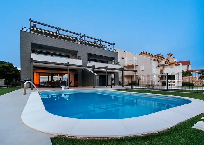 New Budinski 1st Row & Pool * Povljana