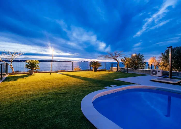 New Budinski 1st Row & Pool *