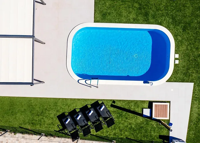 New Budinski 1st Row & Pool *