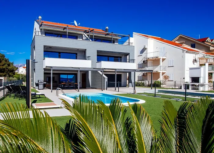 New Budinski 1st Row & Pool