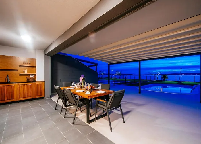 New Budinski 1st Row & Pool Apartment Povljana