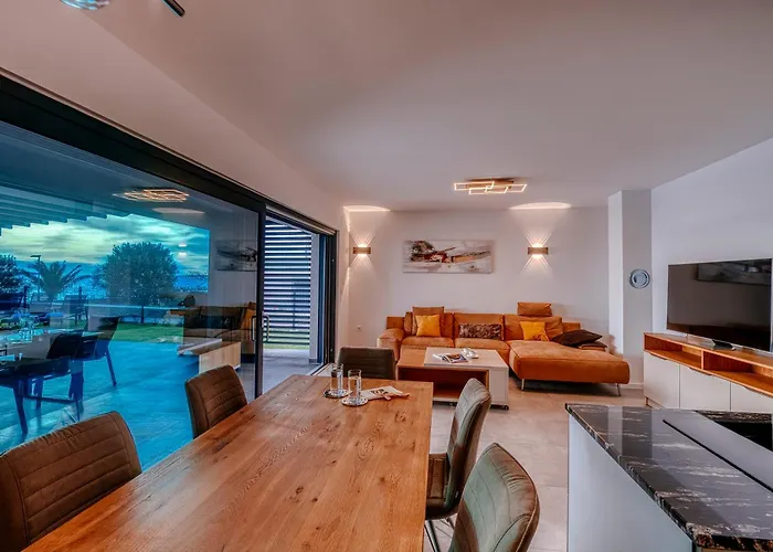 New Budinski 1st Row & Pool بوفليانا