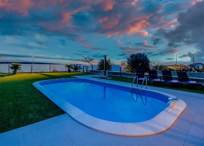 New Budinski 1st Row & Pool *