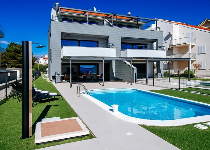 New Budinski 1st Row & Pool * Povljana