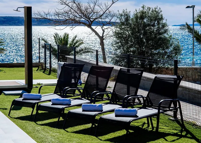 New Budinski 1st Row & Pool